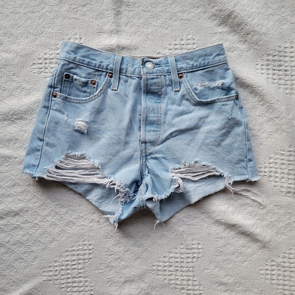 Levi's 501 Distressed Mini Denim Casual Summer Jean Shorts- Light Washed - Picture 2 of 9